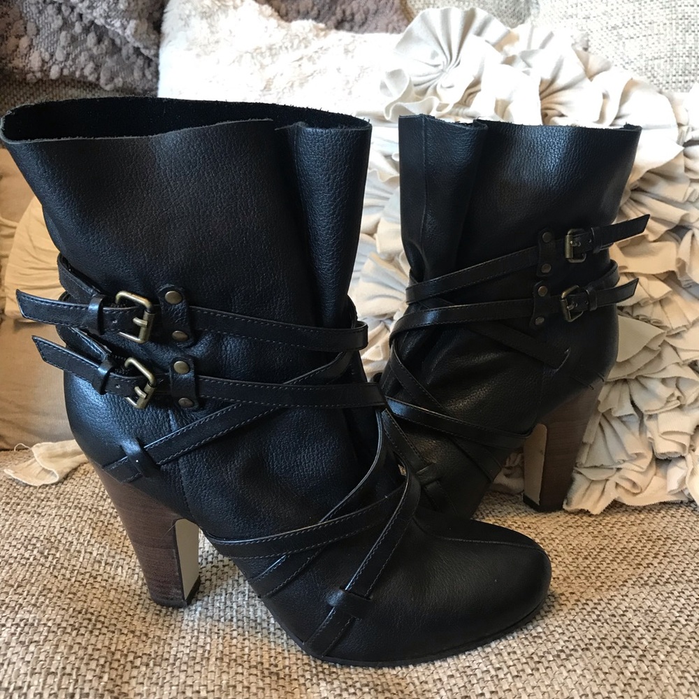 Kelly and Katie black leather heeled boots size 7